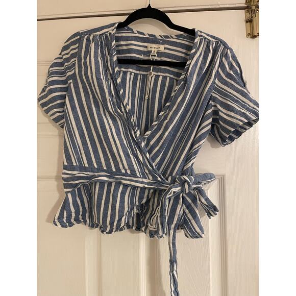 Max Studio short sleeve blue and white striped wrap top size medium NWT - Picture 1 of 8